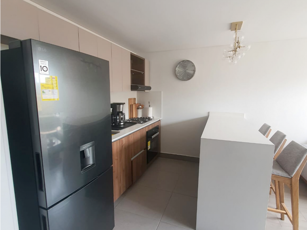 Vendo lindo apartamento Modelia + 60 mt2 + 3 alcobas + amoblado — foto 3