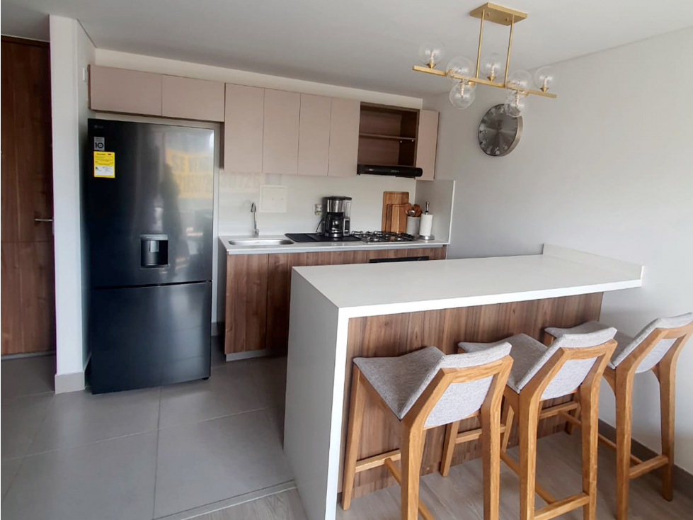 Vendo lindo apartamento Modelia + 60 mt2 + 3 alcobas + amoblado — foto 2