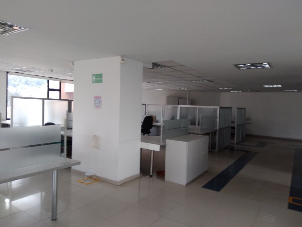 Arriendo oficina de 211 m2 amoblada en zona de Parque Nacional — foto 2
