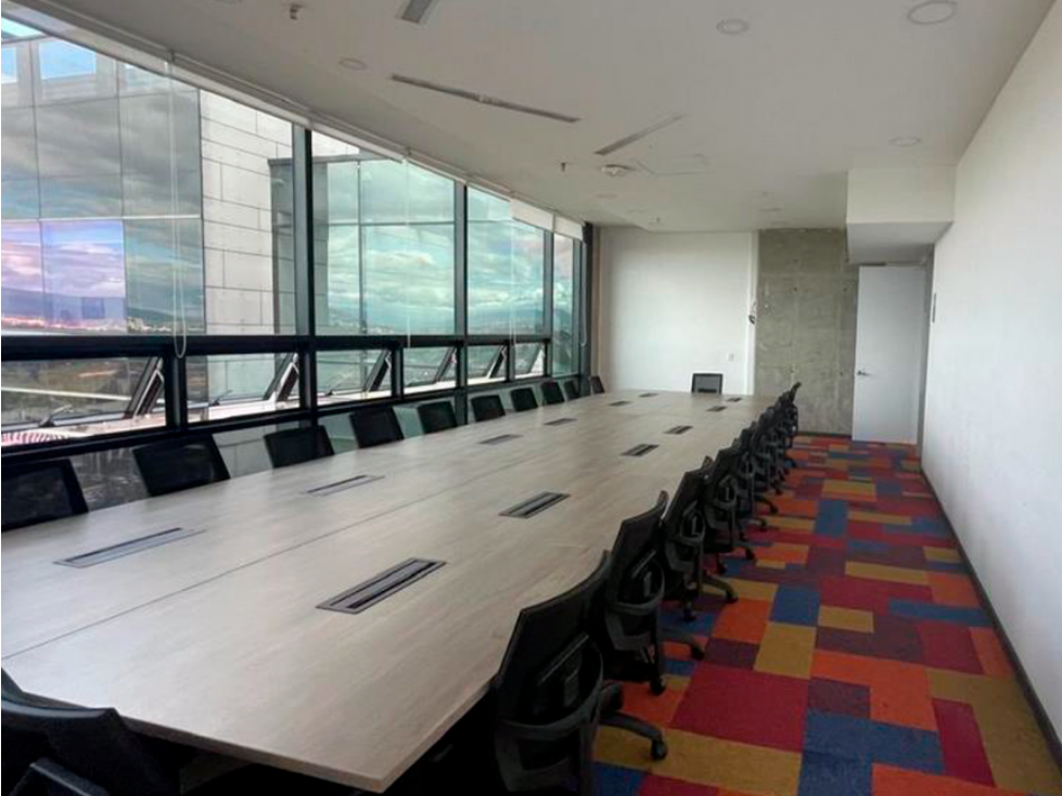 Vendo en obra gris oficinas en Ciudad Salitre