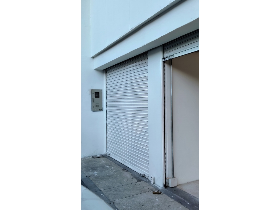 Arriendo Local 260 mtrs Santa Paula — foto 2
