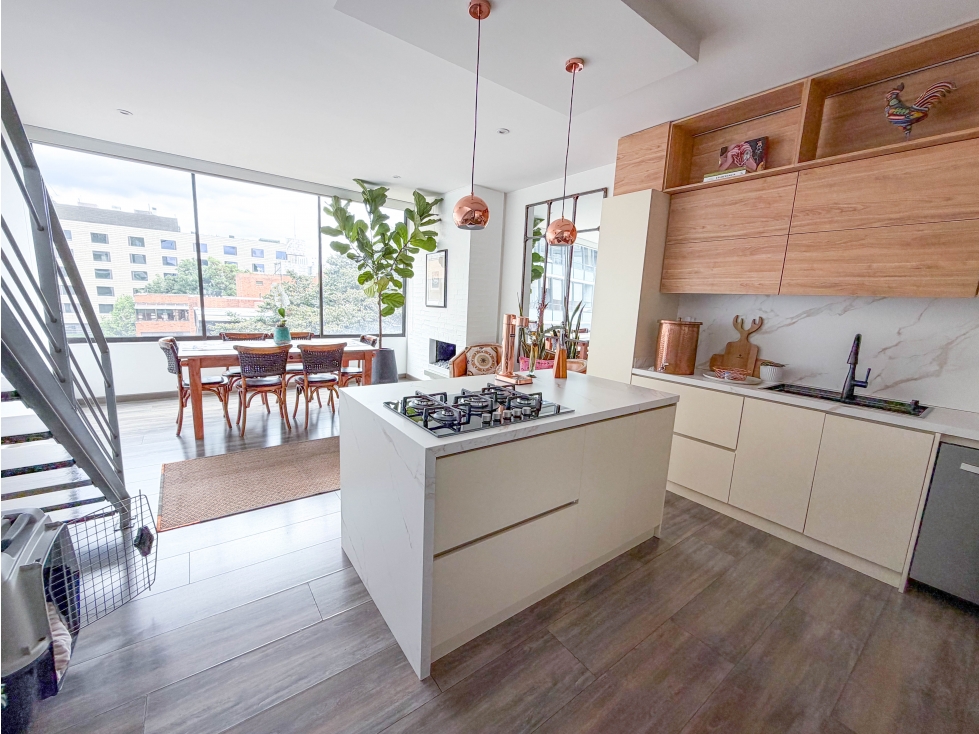 Venta PH triplex con terraza en la cabrera