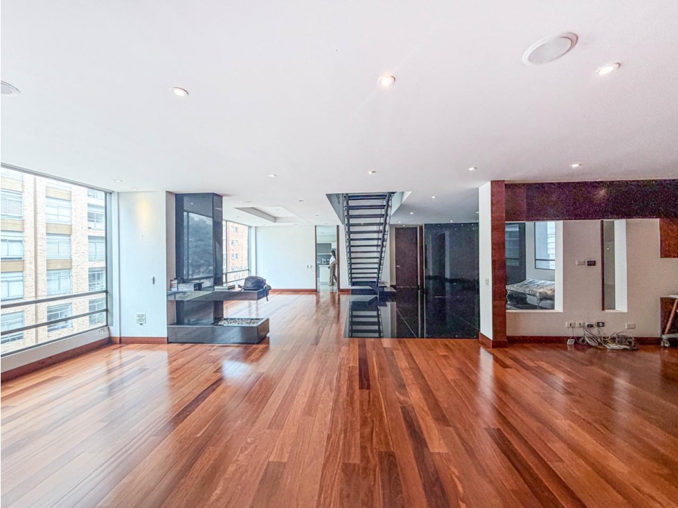 Vendo apto duplex con Club House 328 M2 Chicó Norte — foto 4