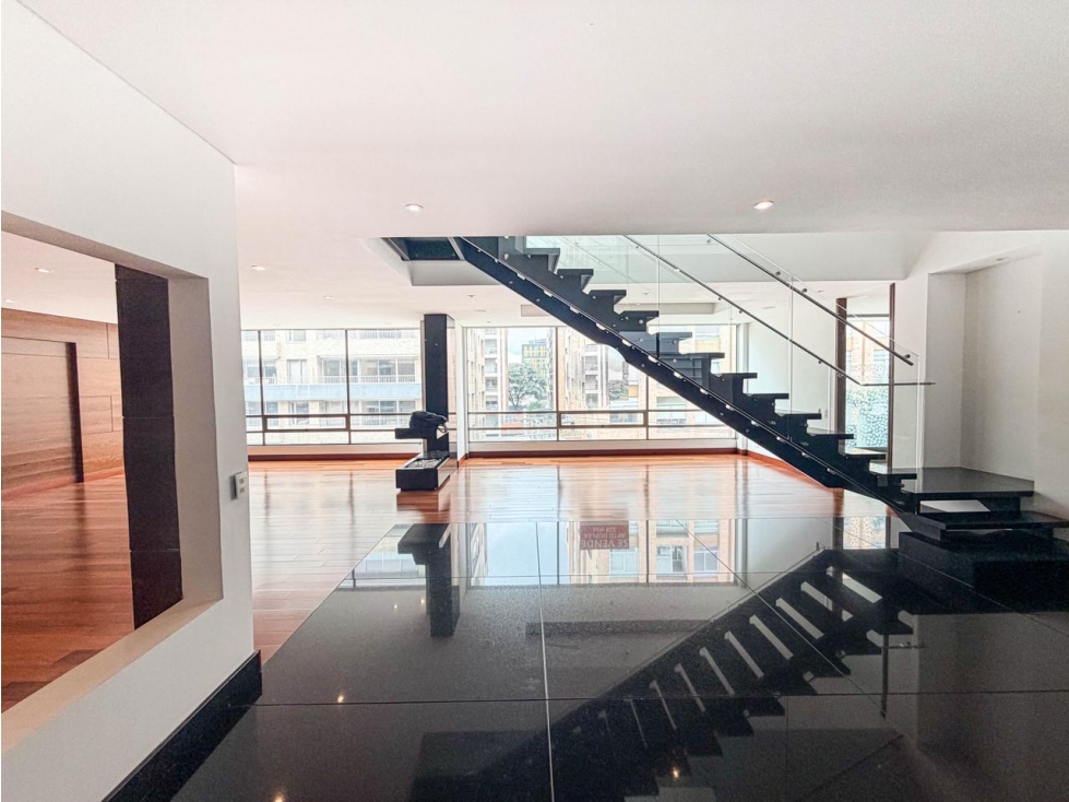 Vendo apto duplex con Club House 328 M2 Chicó Norte