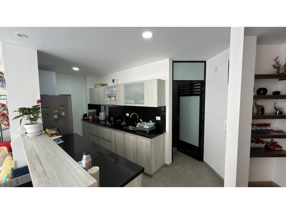 MODERNO APARTAMENTO CON ILUMINACIÓN NATURAL EN SANTA BÁRBARA ORIENTAL — foto 2