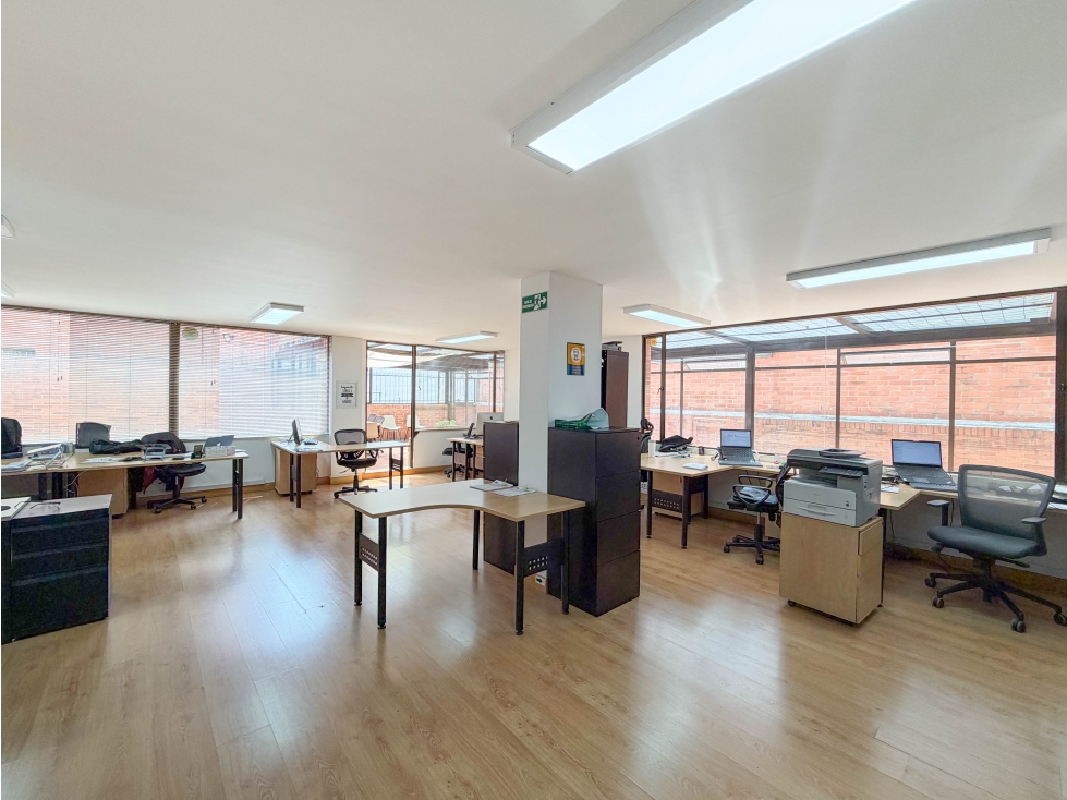 Oficina con terraza para venta a 2 cuadras del parque 93