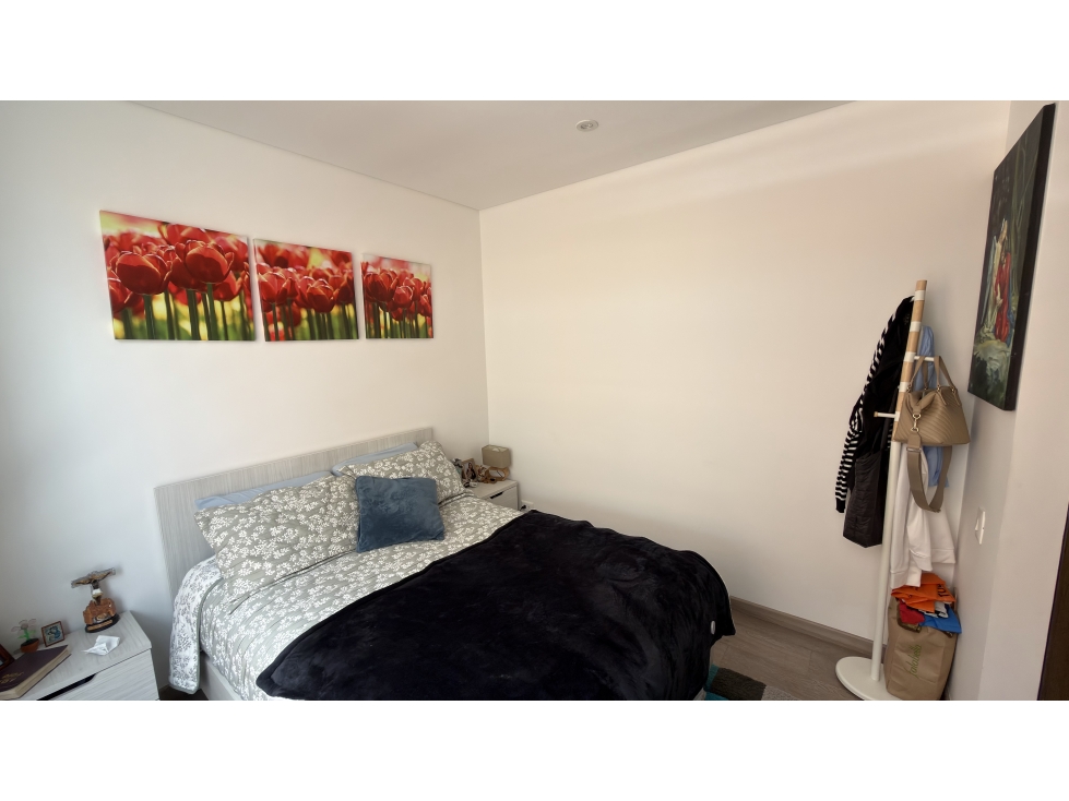 MODERNO APARTAMENTO CON ILUMINACIÓN NATURAL EN SANTA BÁRBARA ORIENTAL — foto 3
