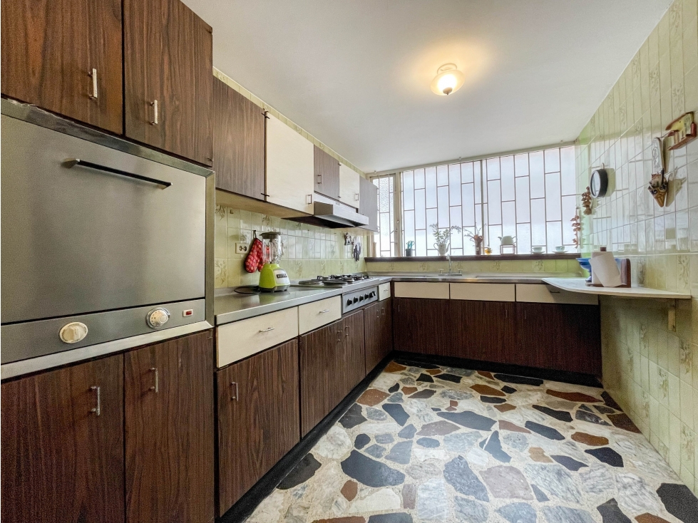 Venta apto para remodelar en Chicó edificio clásico — foto 5