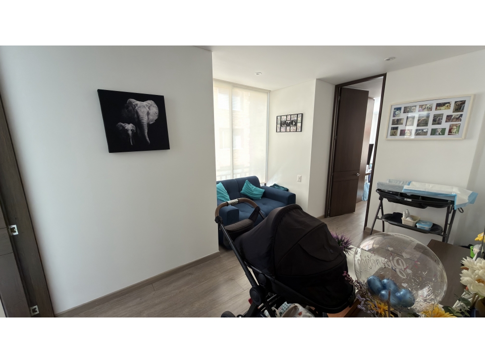 MODERNO APARTAMENTO CON ILUMINACIÓN NATURAL EN SANTA BÁRBARA ORIENTAL — foto 4