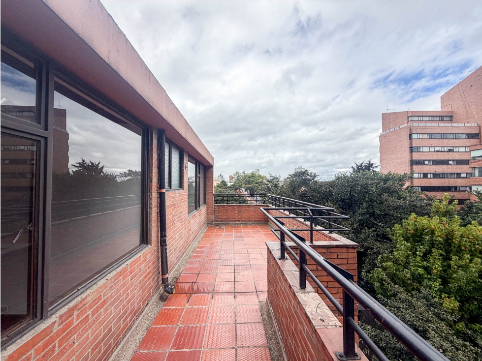 Apartamento con terraza para venta en quinta camacho