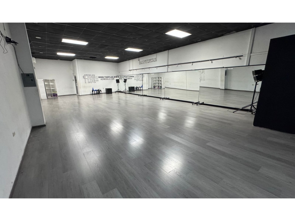 SE RENTA LOCAL COMERCIAL DE 200 M2 - 2