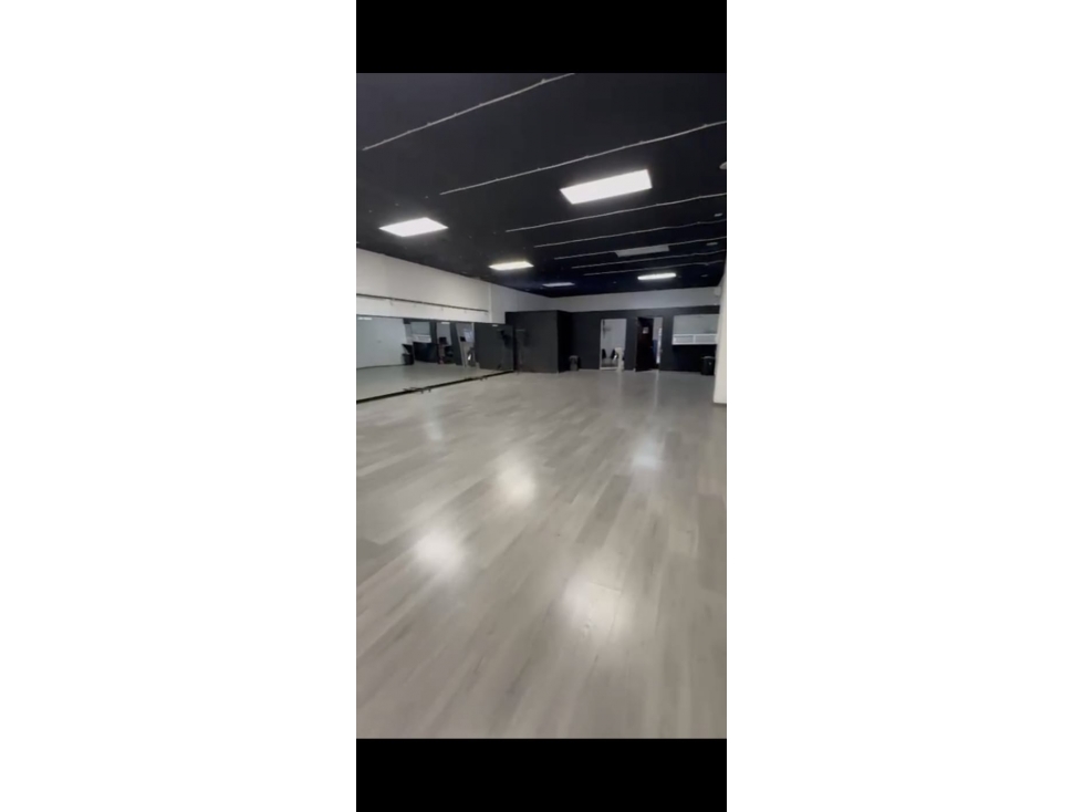 SE RENTA LOCAL COMERCIAL DE 200 M2 - 3
