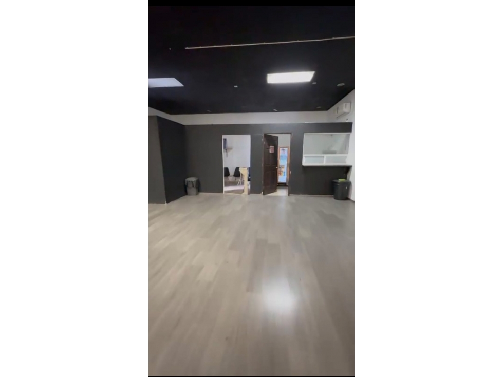 SE RENTA LOCAL COMERCIAL DE 200 M2 - 4