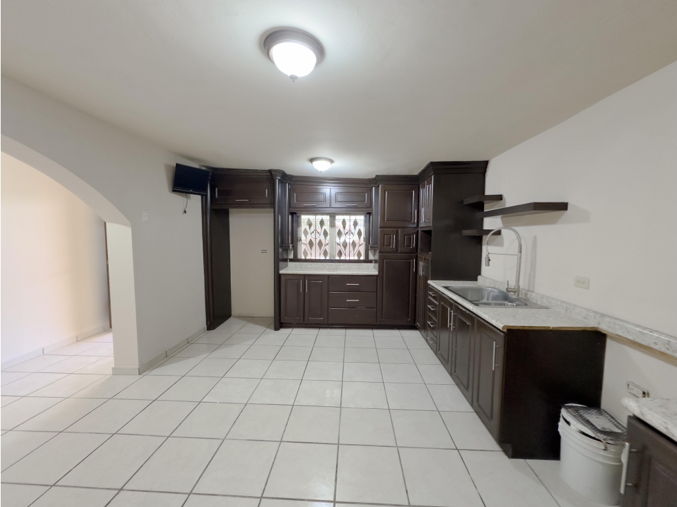 SE VENDE CASA EQUIPADA DE UNA PLANTA EN QUINTA EMILIA - 3