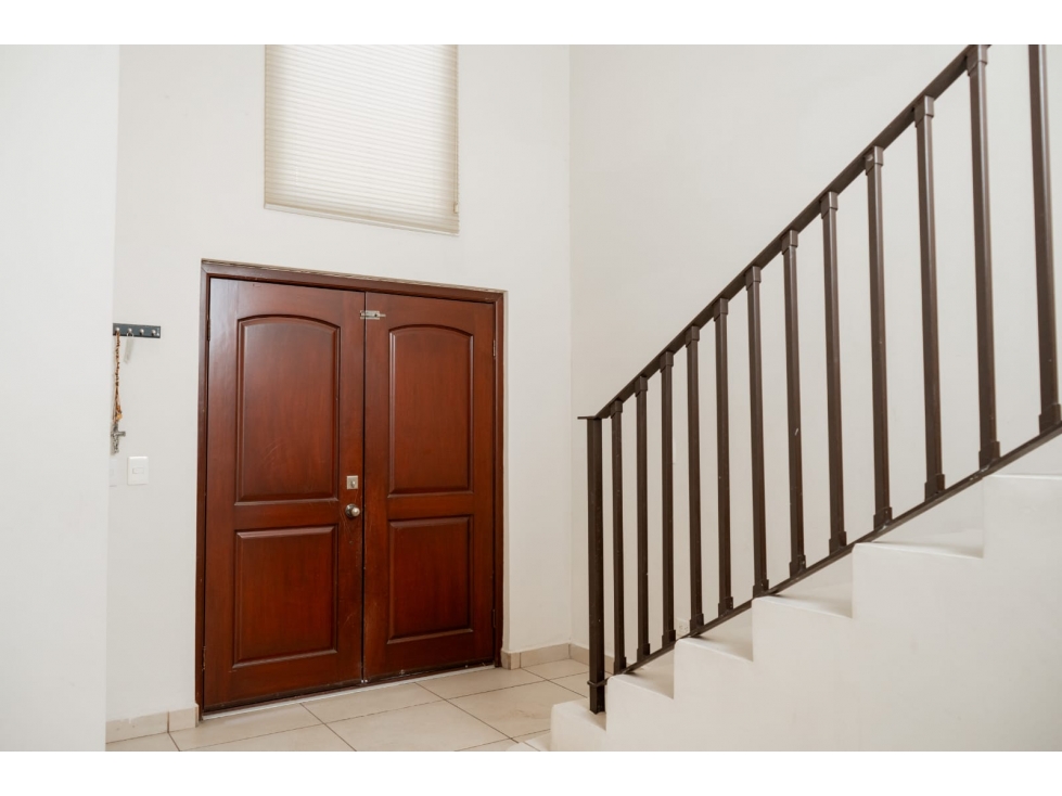 SE RENTA CASA EN LA ENCANTADA RESIDENCIAL - 2