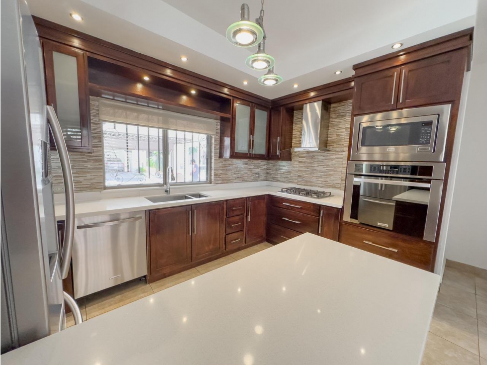 SE VENDE CASA EQUIPADA DE UNA PLANTA EN LA ENCANTADA RESIDENCIAL — foto 2