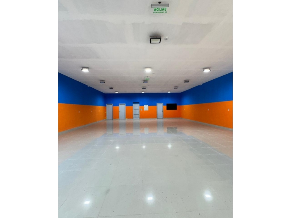 LOCAL COMERCIAL EN ALQUILER - ZONA 4 MOJONES - 2