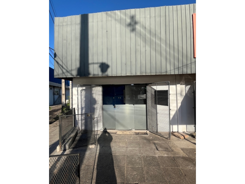 SALÓN COMERCIAL EN ALQUILER - ZONA BRASILIA - 2