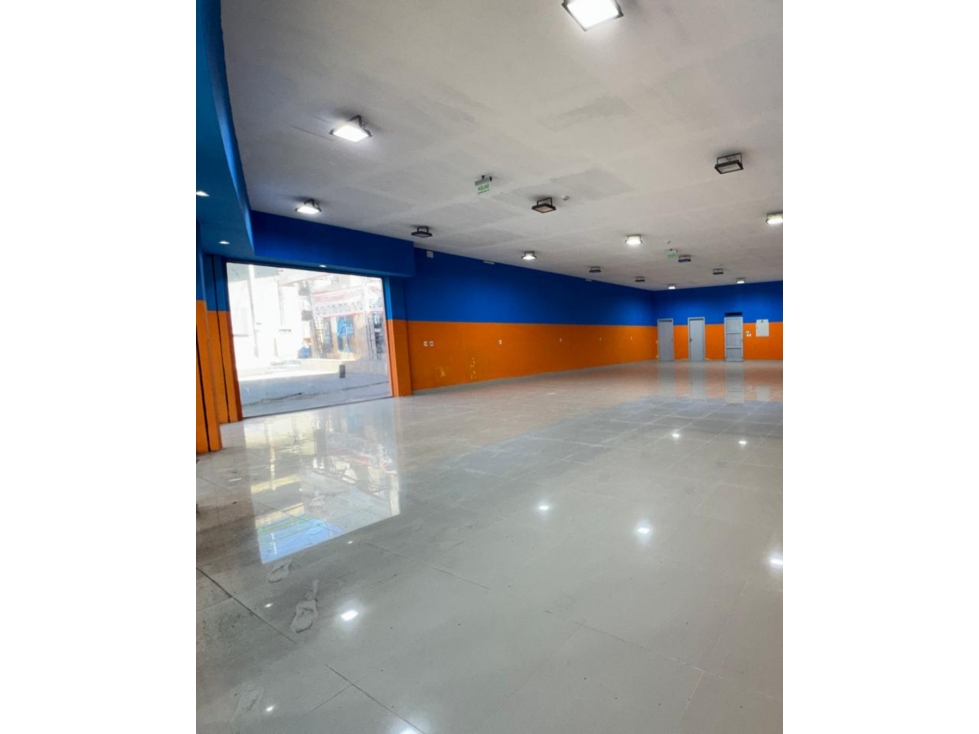LOCAL COMERCIAL EN ALQUILER - ZONA 4 MOJONES - 3