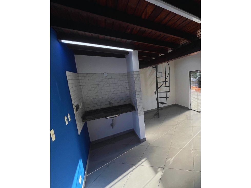 SALÓN COMERCIAL EN ALQUILER - ZONA BRASILIA - 3
