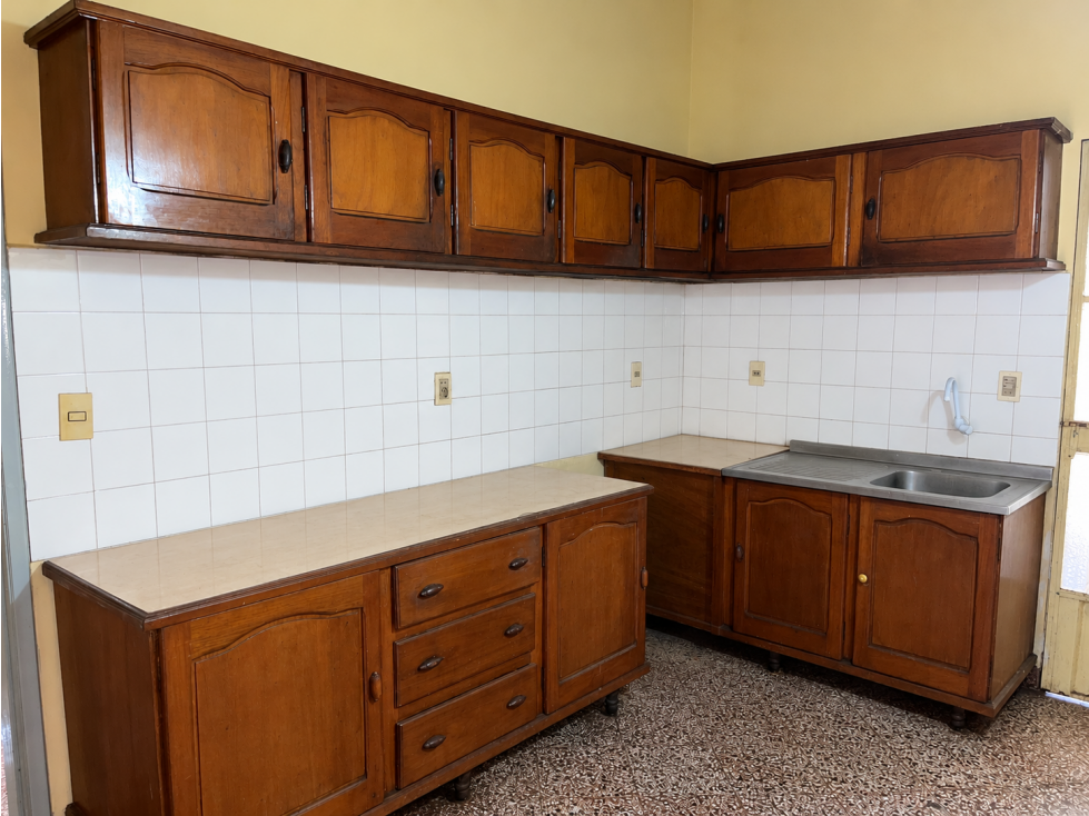 AMPLIA CASA EN SAN LORENZO — foto 6