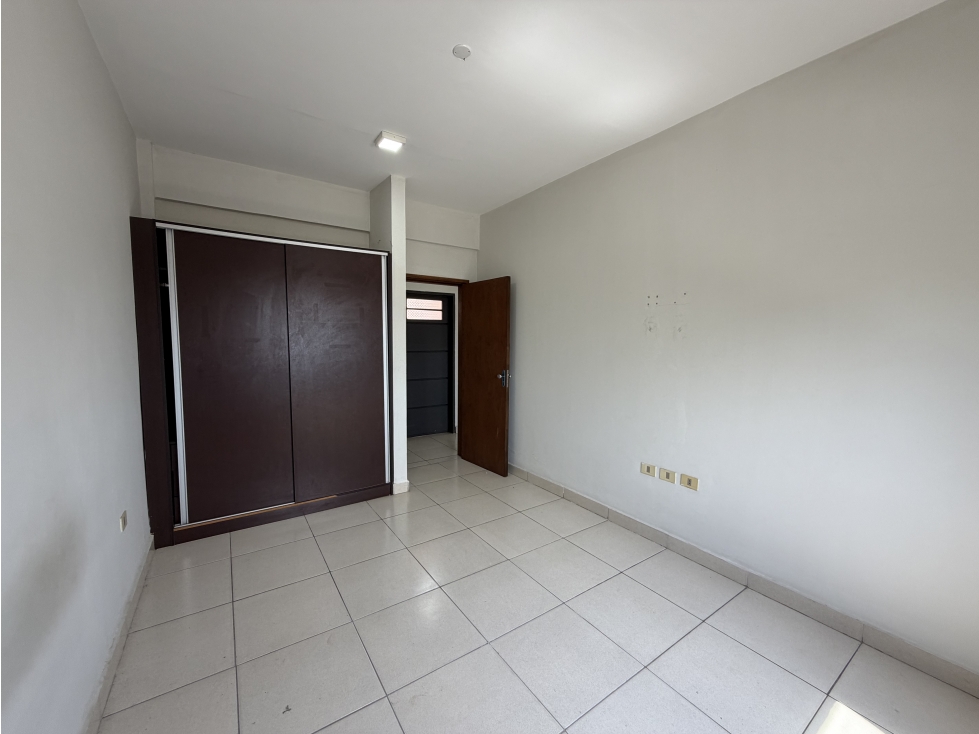 DEPTO. EN SAN LORENZO — foto 4