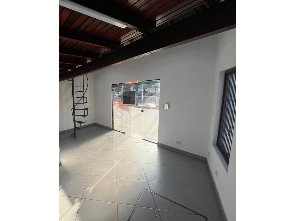 SALÓN COMERCIAL EN ALQUILER - ZONA BRASILIA - 5