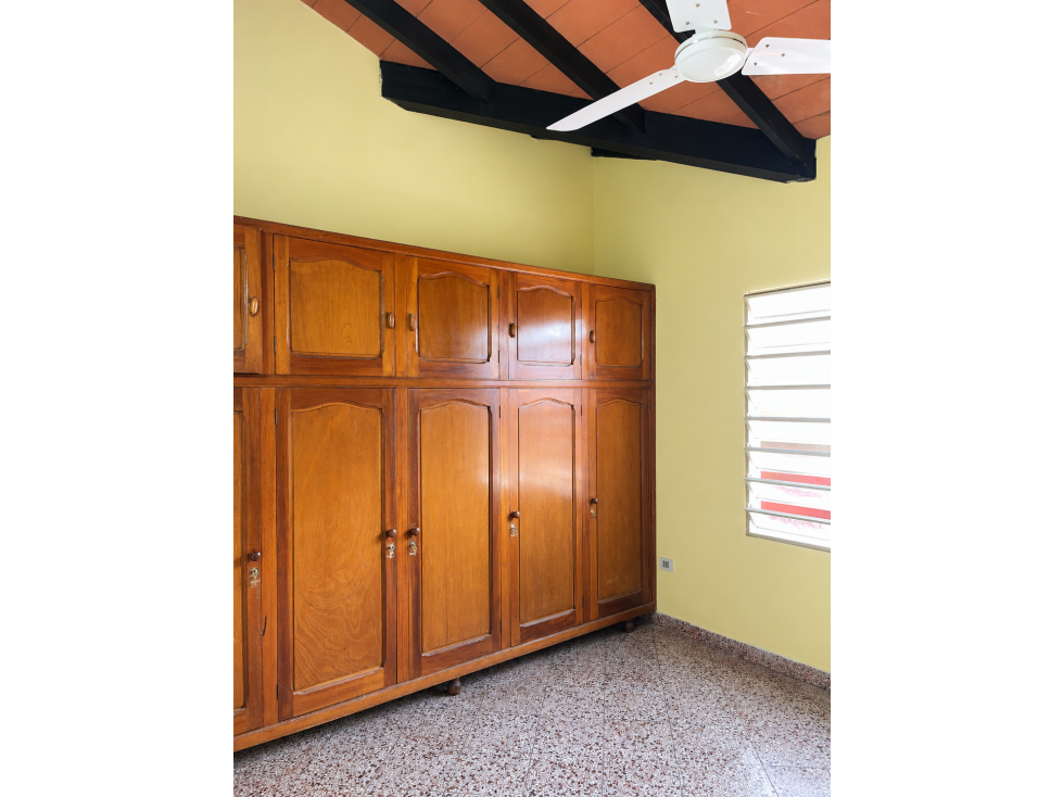 AMPLIA CASA EN SAN LORENZO — foto 5