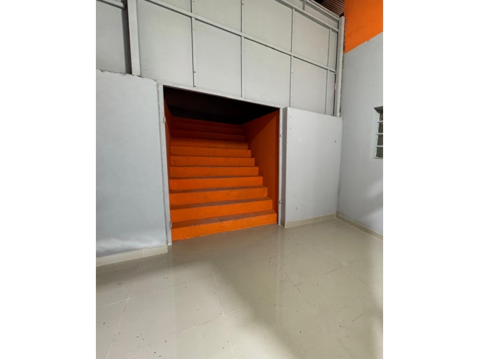 LOCAL COMERCIAL EN ALQUILER - ZONA 4 MOJONES - 6