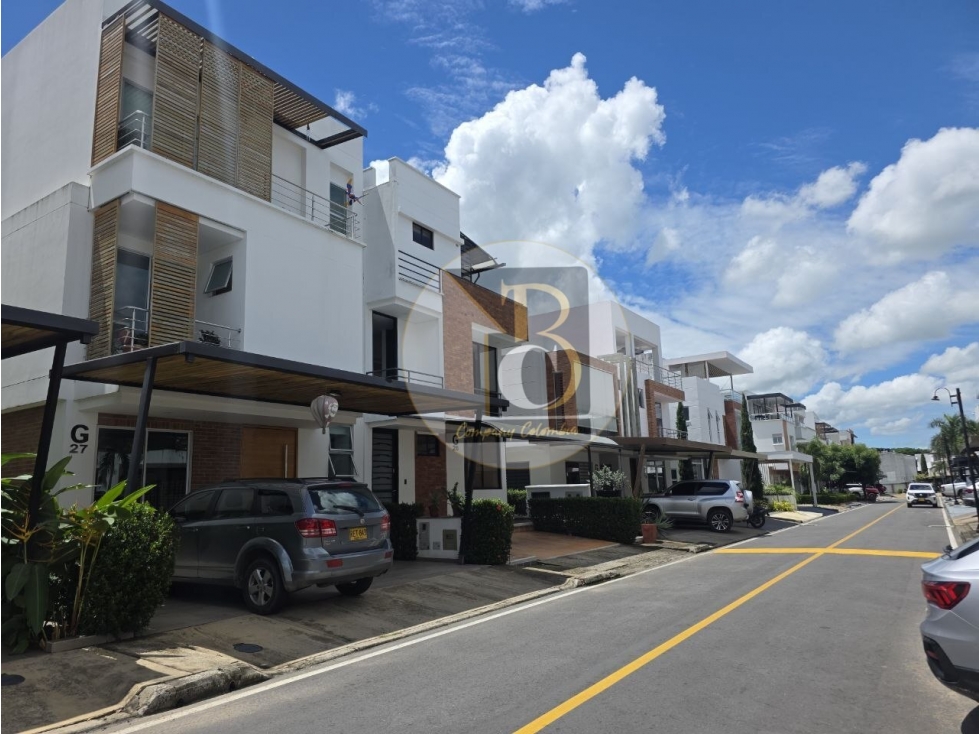 VENTA DE CASA MODERNA CONJUNTO VALLE DE LOS GUARATAROS YOPAL C.
