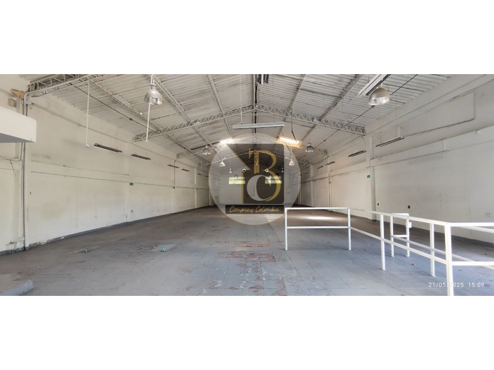 ARRIENDO BODEGA COMERCIAL FRENTE PARQUE RESURGIMIENTO YOPAL - 4