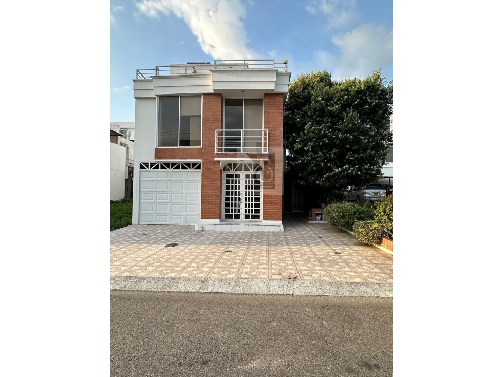 SE VENDE CASA BARRIO ALBORAN 2 PISOS YOPAL — foto 2
