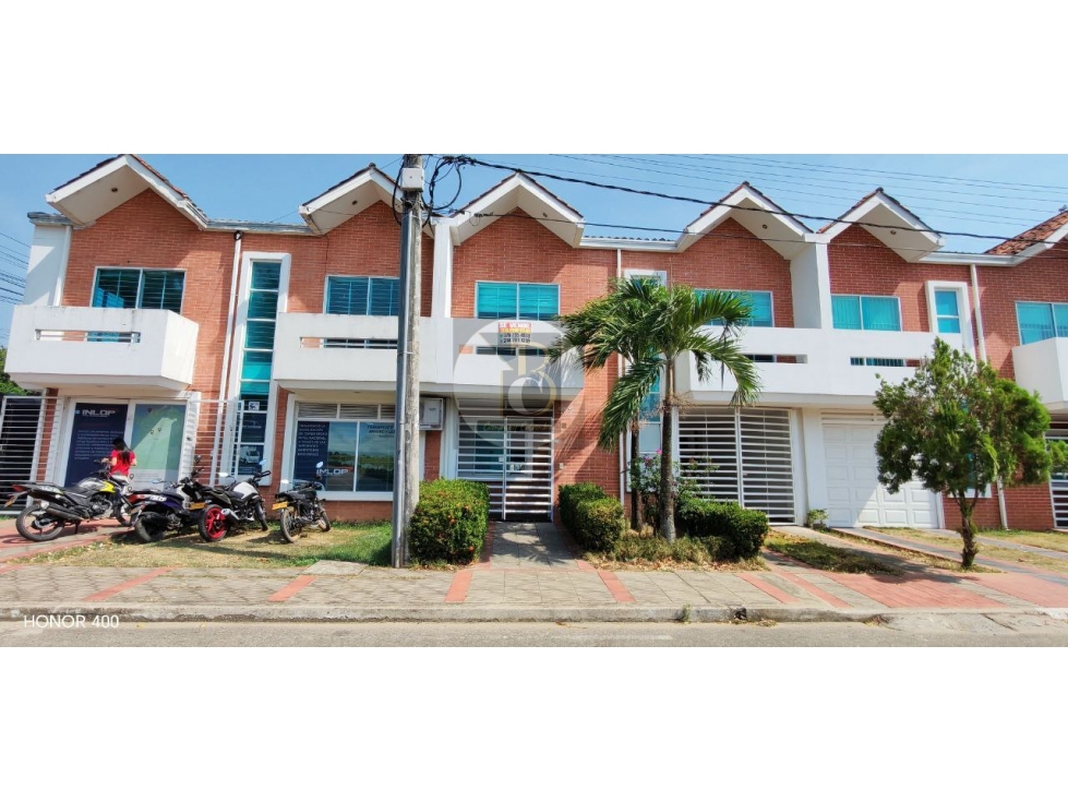 SE VENDE CASA DE 2 PISOS EN URBANIZACIÓN MONTECARLO YOPAL