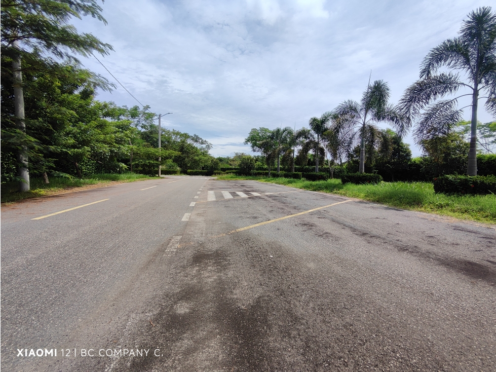 VENTA LOTE CON TRES FRENTES EN CONDOMINIO TURPIALES YOPAL. — foto 3
