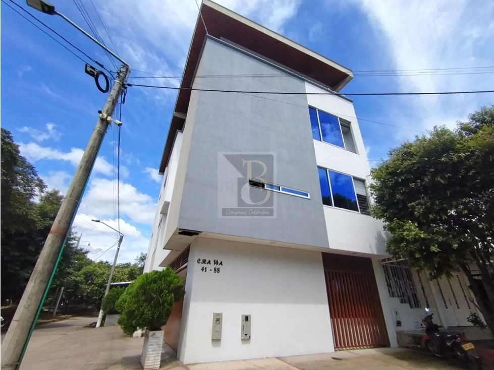 SE VENDE ESPECTACULAR CASA DE 4 PISOS BARRIO CATALUÑA — foto 2