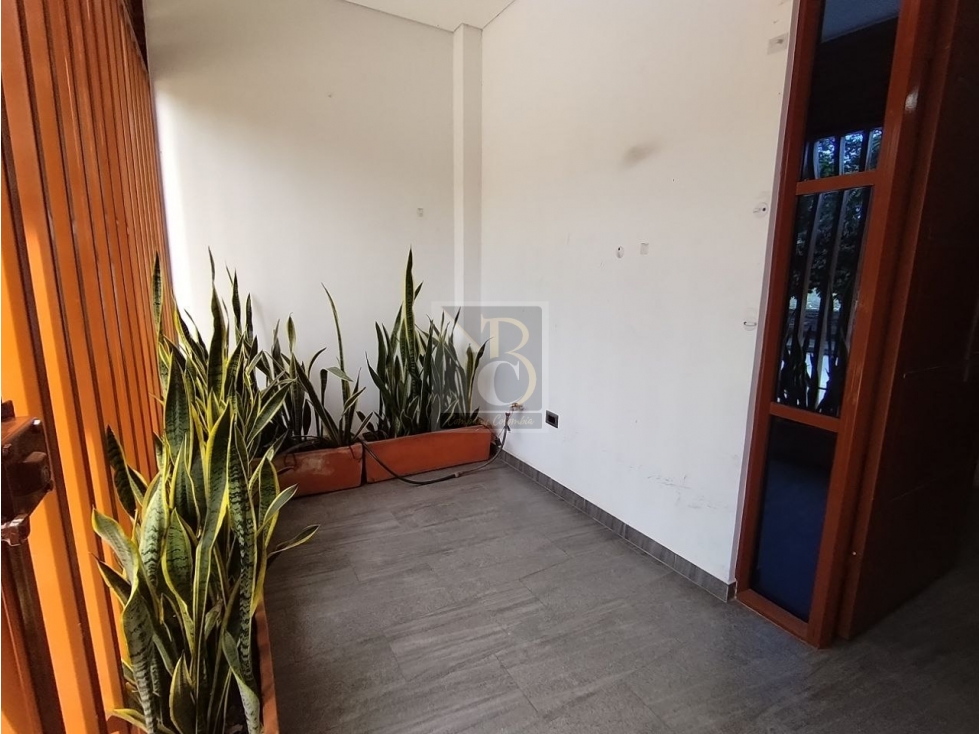 SE VENDE ESPECTACULAR CASA DE 4 PISOS BARRIO CATALUÑA — foto 3