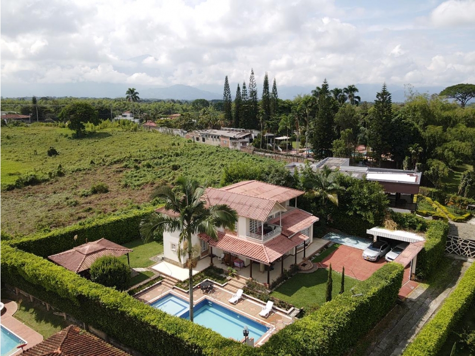 Casa campestre en conjunto cerrado en venta sector vía la Tebaida