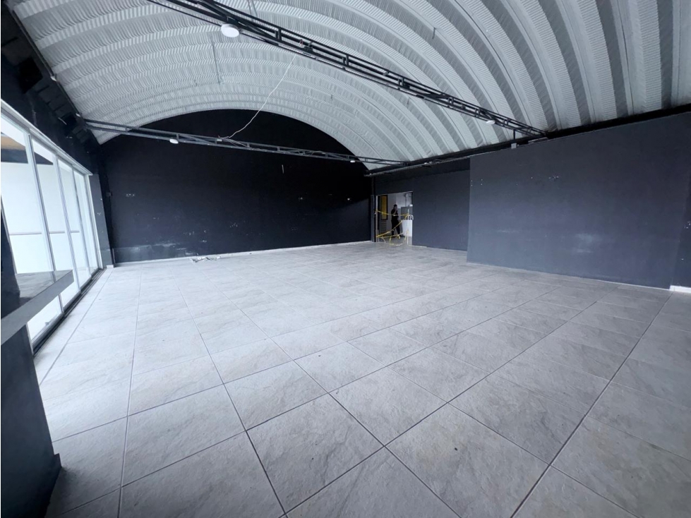 Local comercial en venta/ arriendo sector Avenida Centenario