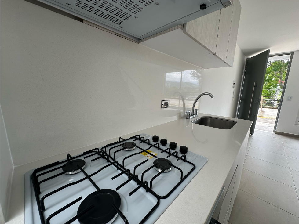 Casa en conjunto cerrado en venta sector Colegio San Luis — foto 4