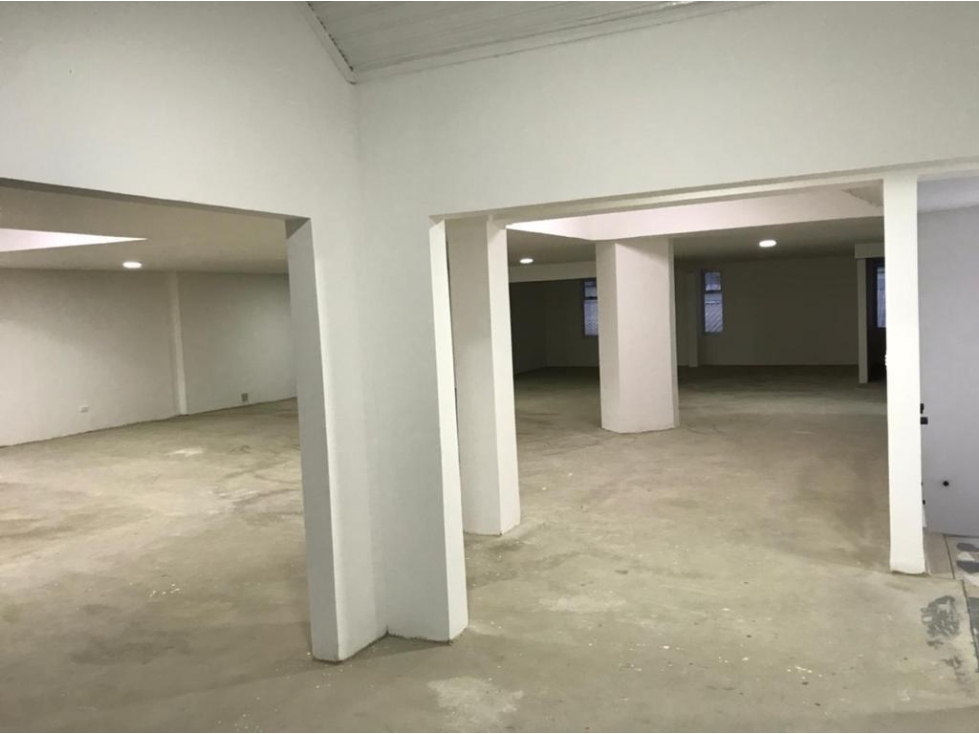 AN - VENTA EDIFICIO INSTITUCIONAL CHICÓ NORTE — foto 2