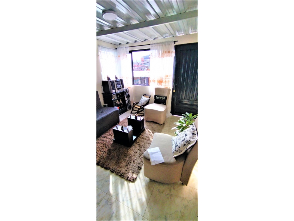 Venta de casa con renta en Las Colinas - 2