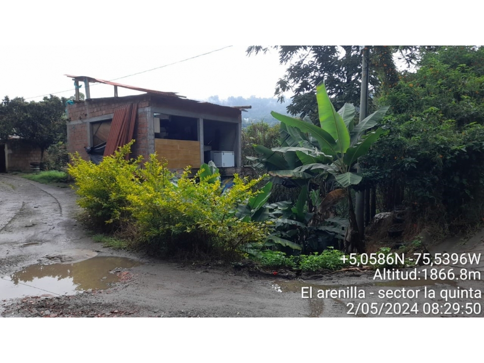 Venta de lote con construcción en vereda El Arenillo