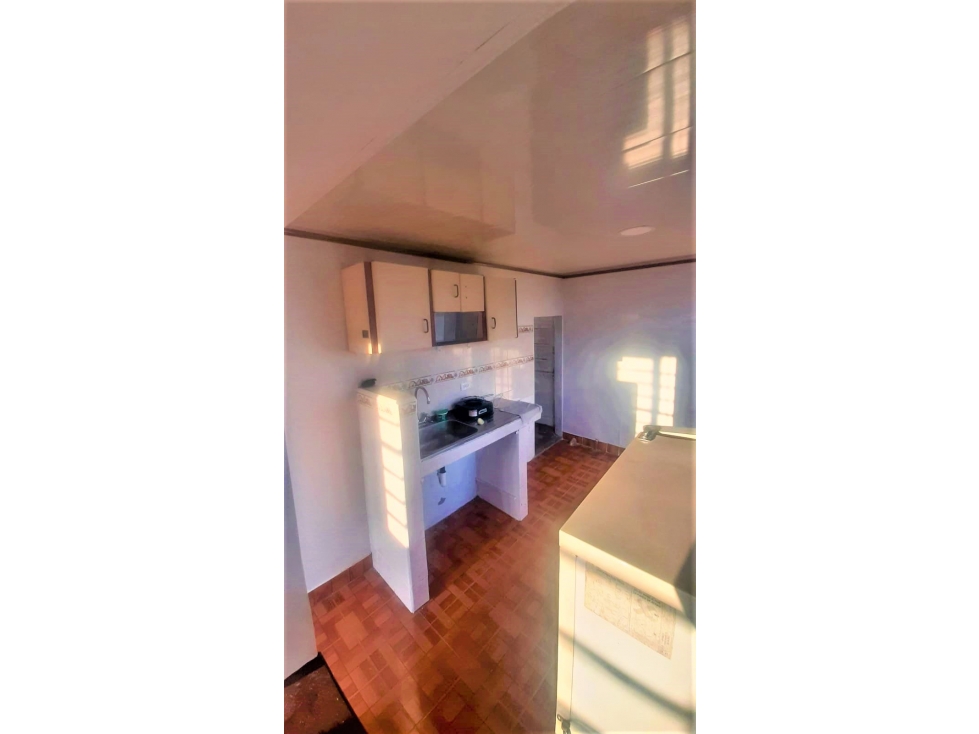 Venta de casa con renta en Chipre - 1