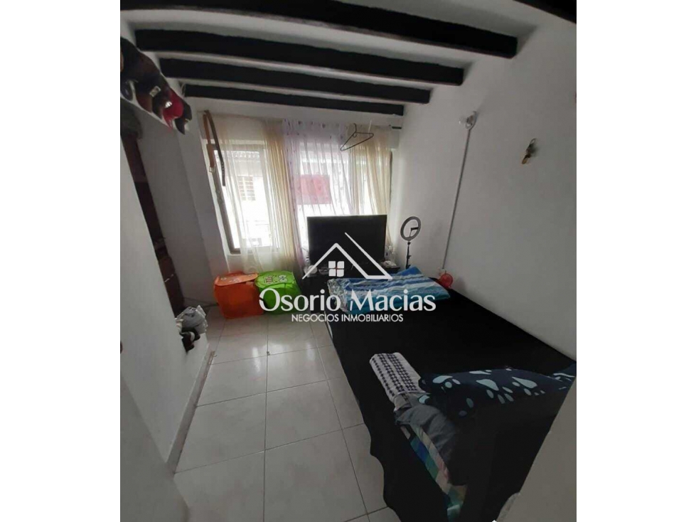 Venta de casa con renta en Campo Amor