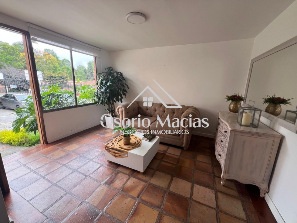 Venta de casa en Av. Alberto Mendoza