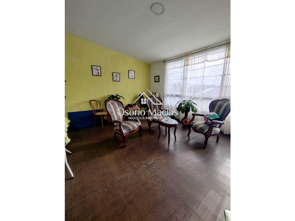 Venta de casa con renta en Campo Amor