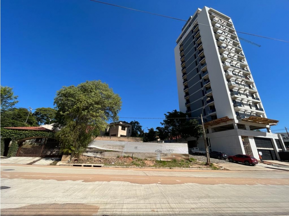Molas López Terreno en esquina 17m sobre Molas López 21m s/ empedrado - 1