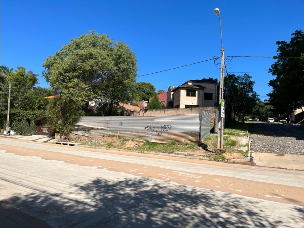 Molas López Terreno en esquina 17m sobre Molas López 21m s/ empedrado - 2