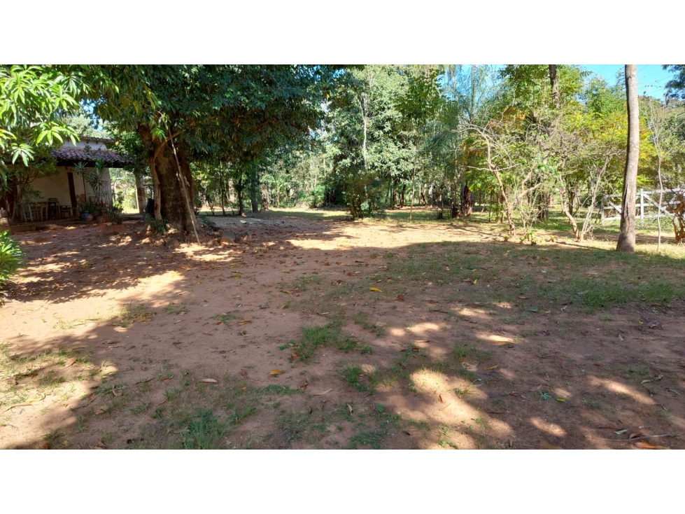 Vendo terreno de 1800 m2 en Limpio de 60x30m Barrio Rincón del Peñon - 3