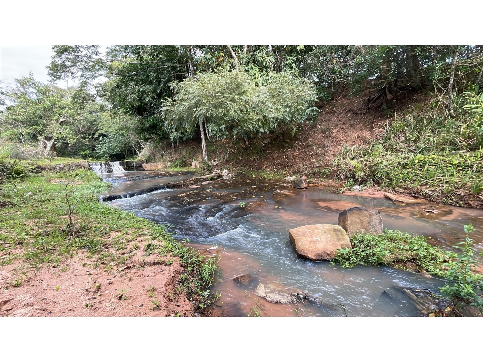 Propiedad de 7 hectáreas en Atyra con cascada - 4